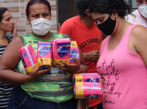 Contra a pobreza menstrual: Sisejufe doa absorventes para mulheres de comunidades do Rio