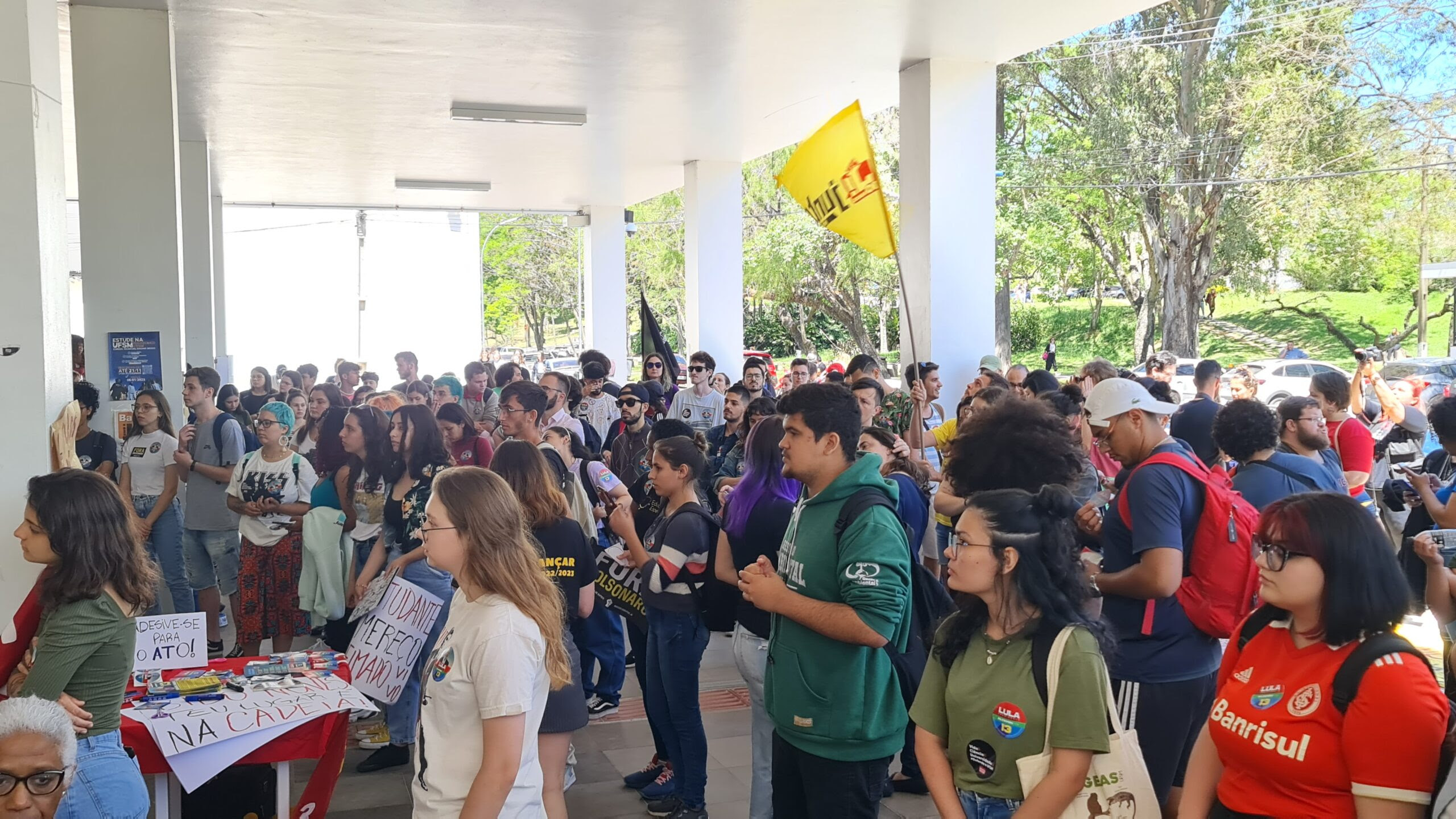 Em Santa Maria, Sintrajufe/RS apoia protesto da comunidade da UFSM após declarações Bibo Nunes (PL/RS) de que estudantes deveriam “morrer queimados”