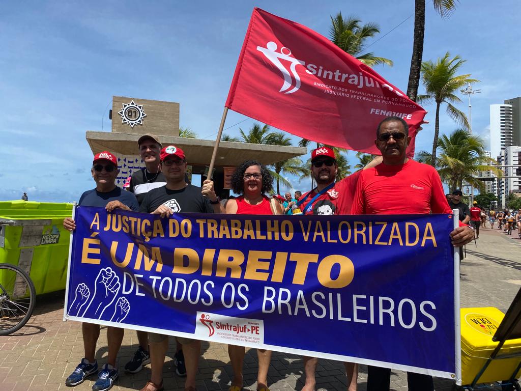 Sintrajuf-PE presente no ato do 1º de maio em Recife