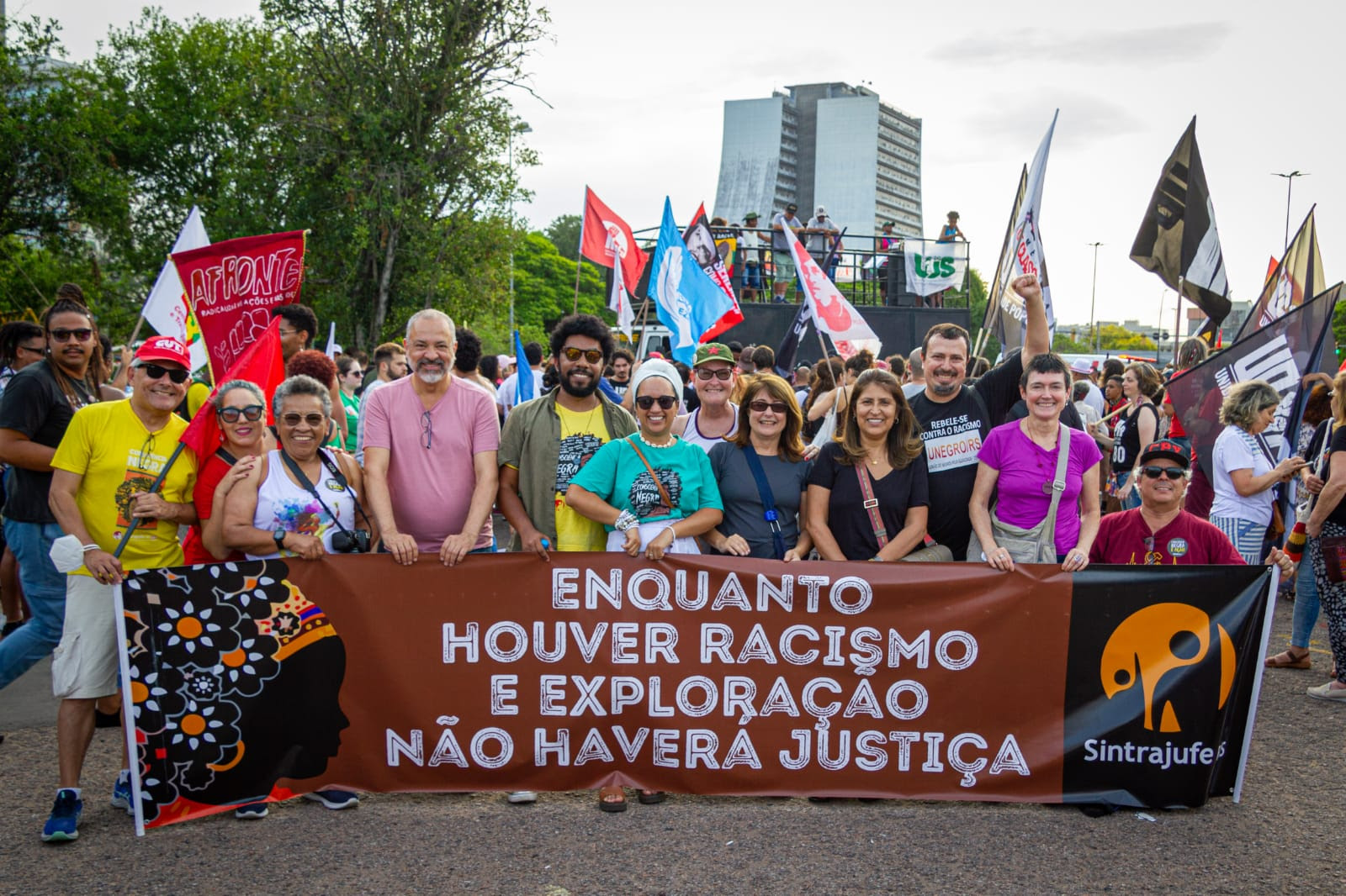 Com racismo, não há democracia”, destaca Marcha Independente Zumbi Dandara, que reuniu centenas de pessoas em Porto Alegre