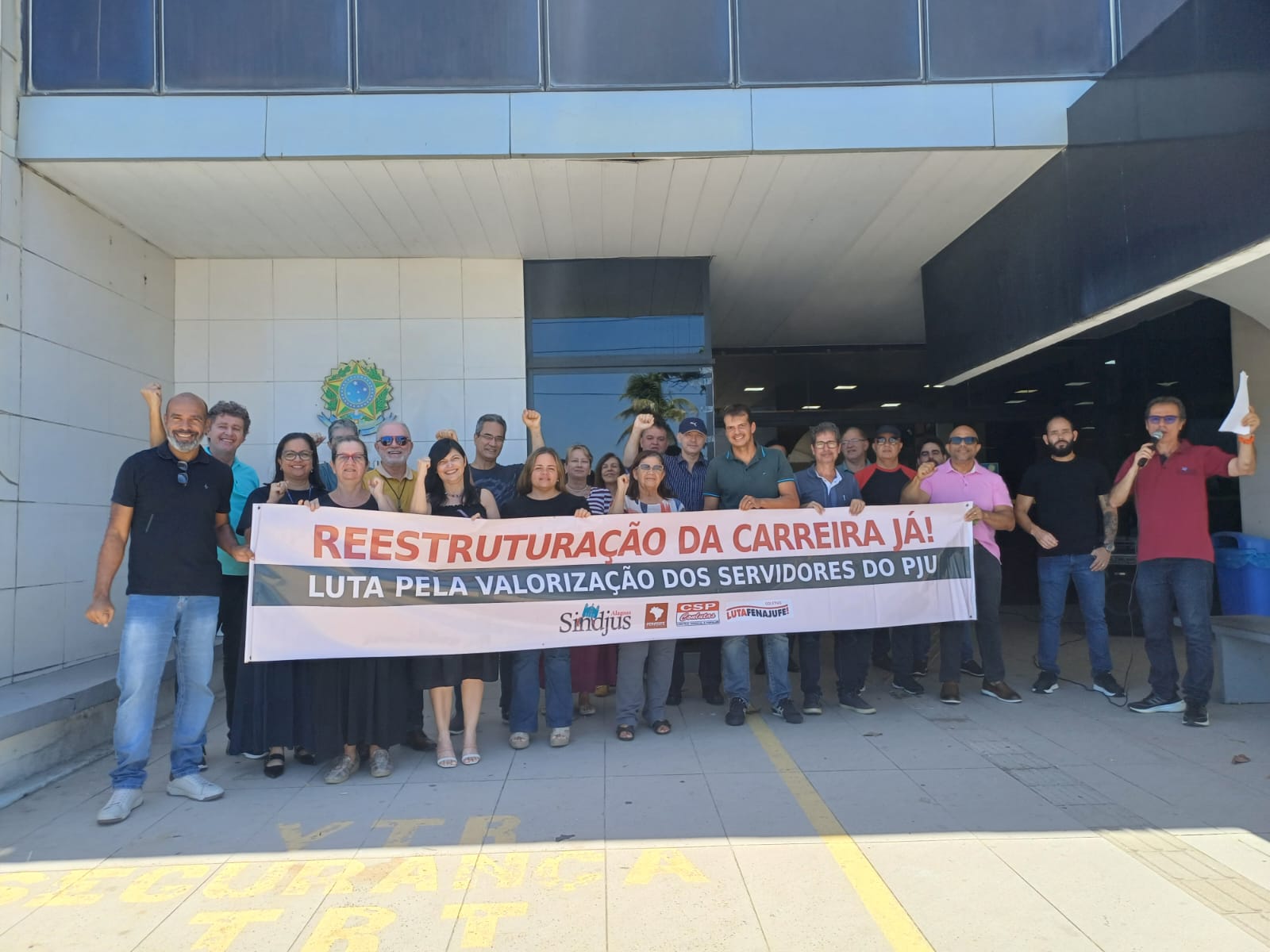 Em ato público, servidores do Judiciário Federal de Alagoas cobram atendimento da pauta de reivindicações